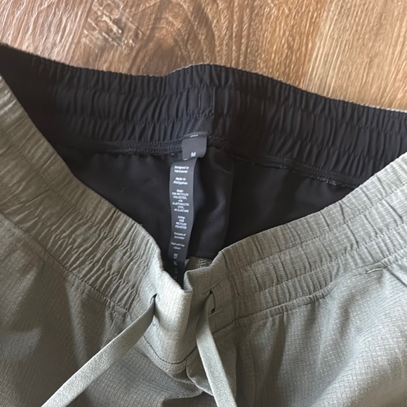 Lululemon Athletica Gray Sweatpants with Elastic Waistband - Picture 2 of 5